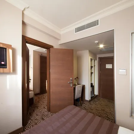 Delta & Old 3*