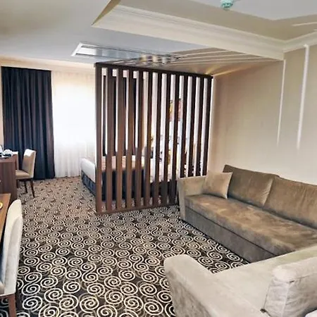 Delta & Old Hotel 3*