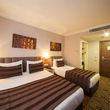 Delta & Old Стамбул