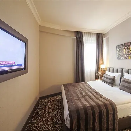 Delta & Old Стамбул